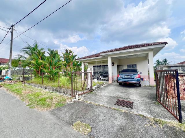 NEGO! Bungalow Single Storey Taman Pinggiran Putra Seri Kembangan 1