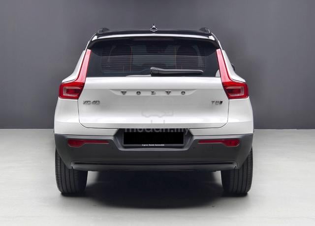 2021 Volvo XC40 2.0 T5 AWD R-DESIGN FSR U/W - 4