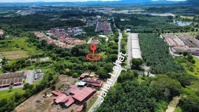 Land At Lahat, Beside Road 4