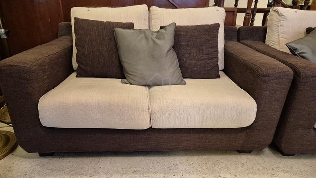 Modern 2 1 Seater Sofa Set – (Negotiable) - photo 2 of 4