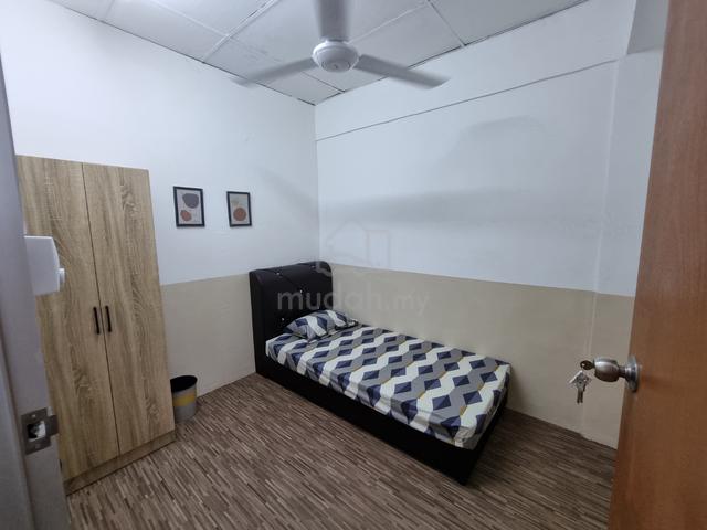 15mins to CIQ 10mins to Larkin Sentral Cosy Comfortable and Affordable 4