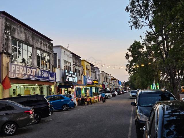 Bandar Puteri Jaya Double Storey Shop Lot For Sale 1