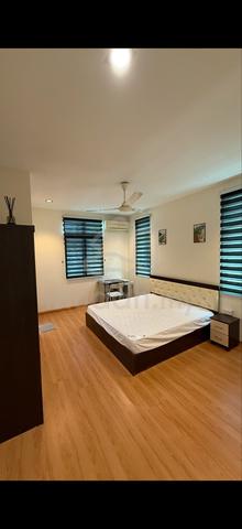 Kulim Hitech Semi-D medium room 1