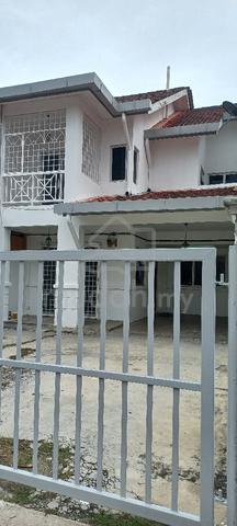 HOUSE FOR SALE in BBBangi 1
