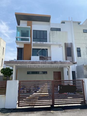 HOT DEAL: Premium 3-Storey Semi-D with  Lift & Big Land @Sg Long 1