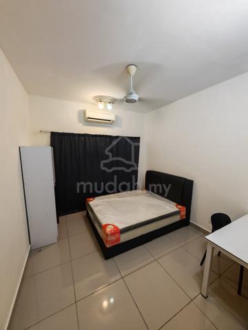 Medium room for rent at Oug parklane 1