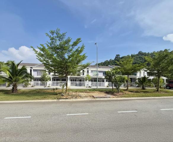 SEMI FURNISHED, Tiara Sendayan, 2Storey Terrace 1