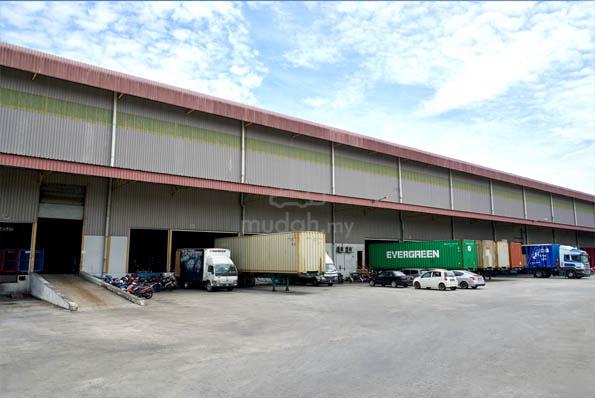 Pusat Bandar Puchong Warehouse/ Distribution Center【just behind Lotus】 1