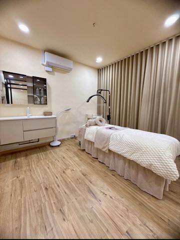 Beauty room space for rent 1