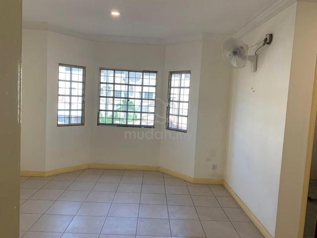 2.5 Storey Terrace House Taman Kingfisher Sulaman for Sale 1