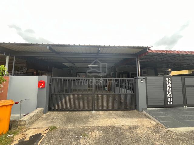 Fully refurbished single storey Taman Nusari 1 / Sendayan 1