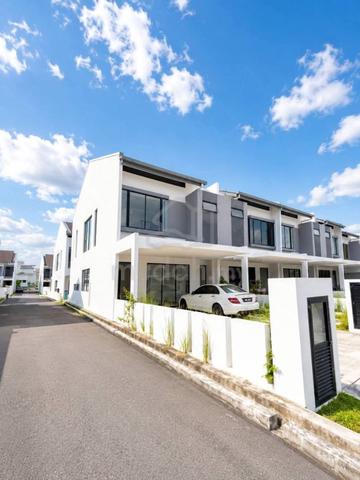 END LOT 22x75 Double Storey Terrace House Residensi Lambaian 2 Bangi 1