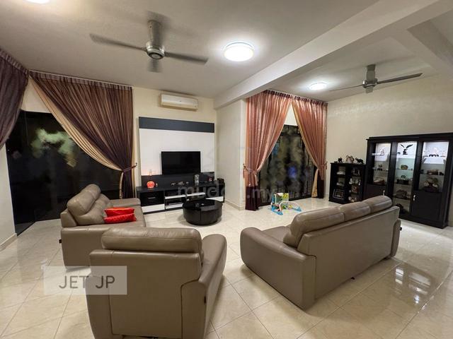 House well Kept Bandar Parkland 2 Storey Semi D Fully Renovated 40x82 1