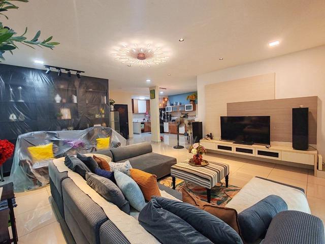 FULLY FURNISHED, Jalan Idaman Precint 8 Taman Nusa Idaman [Open Facing 1