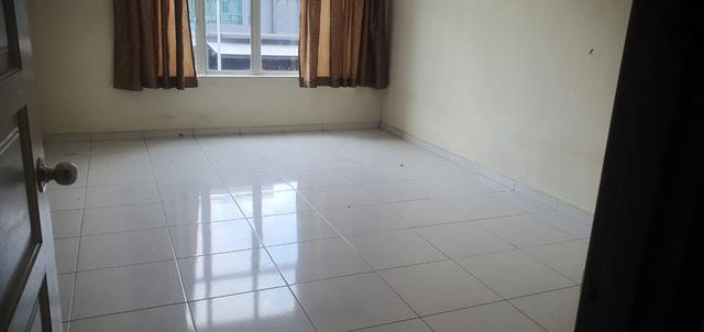 Telok Gadong Besar 2.5 Storey Basic Unit For Rent 2