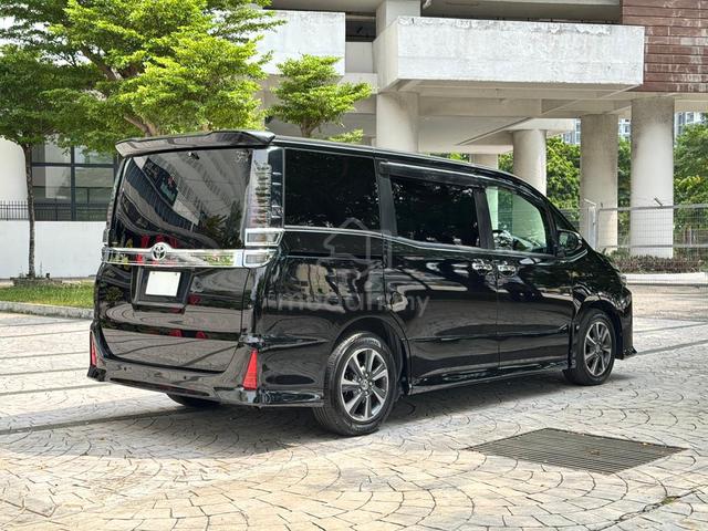 2021 [FULL LOAN] Toyota VOXY 2.0 ZS KIRAMEKI III - 2