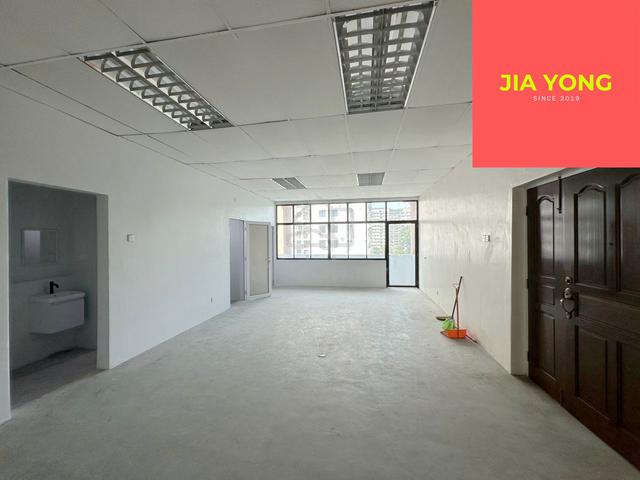 Farlim 3rd floor shop Desa Permata 1900sf 3 toilets 1