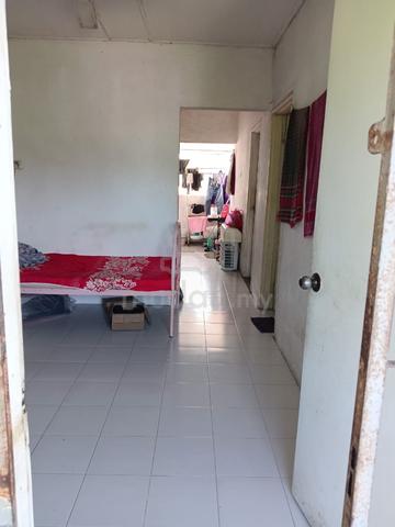 Jalan Tengah 1