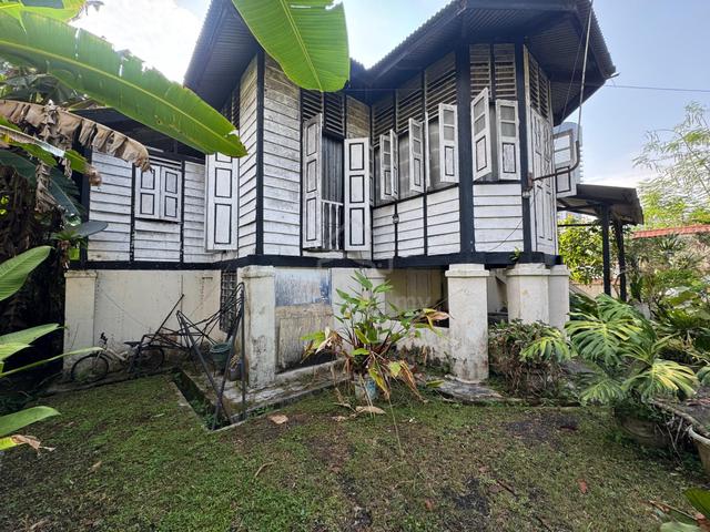 BUNGALOW LOT PRIME LOCATION - JLN ABDUL SAMAD - BESIDE SRI MULIA APARt 1