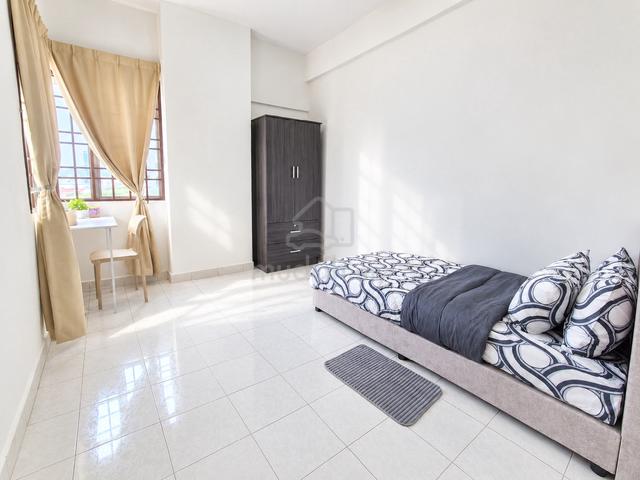 SPACIOUS SINGLE Room BUTTERWORTH  1