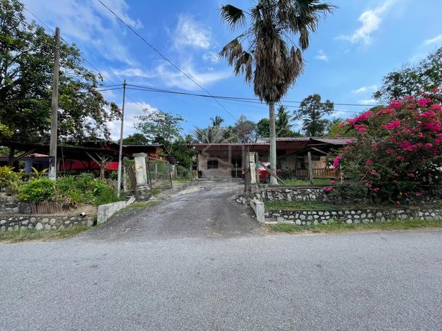 Bungalow House For Sale Kampung Sendayan Seremban / Very Big Land 1