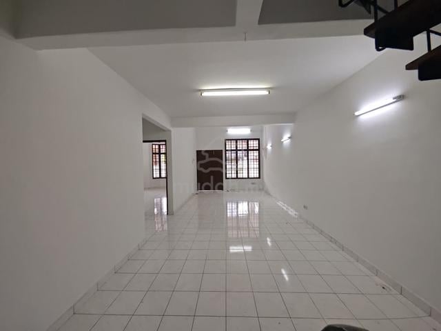 Jalan Molek 3/x Taman Molek 1.5 Storey Terrace House For Sale Johor 1