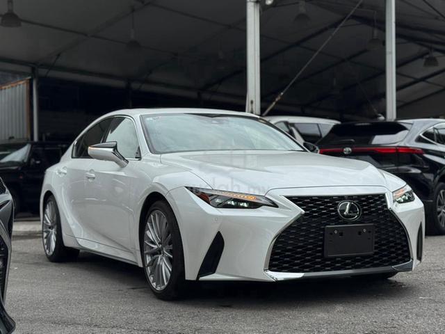 2021 Lexus IS300 2.0 VERSION L / 5A / LOW MILEAGE - 5