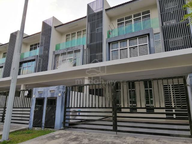 100% Loan , 3 Storey 7room 7bath , Bangi Avenue , Wonderland 1