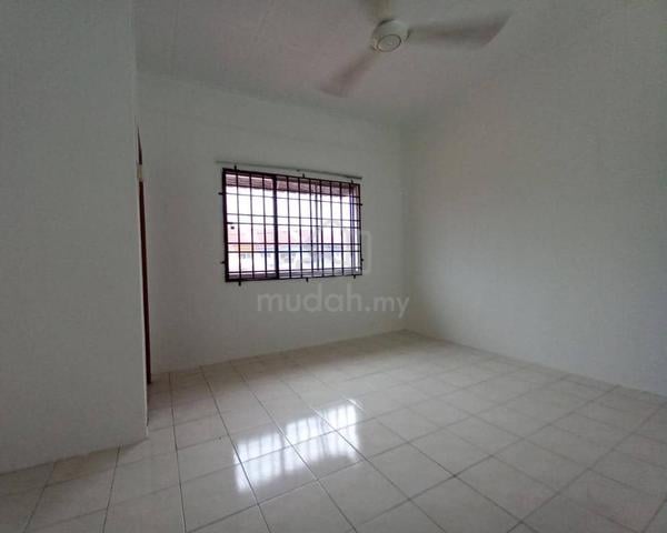 Rumah Teres 2 Tingkat - Good Condition - Saujana Putra 6 5