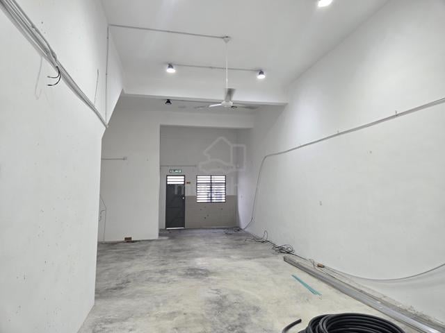 Simpang Ampat Ground Floor Shop For Rent, Tasek Near Iconic point 1