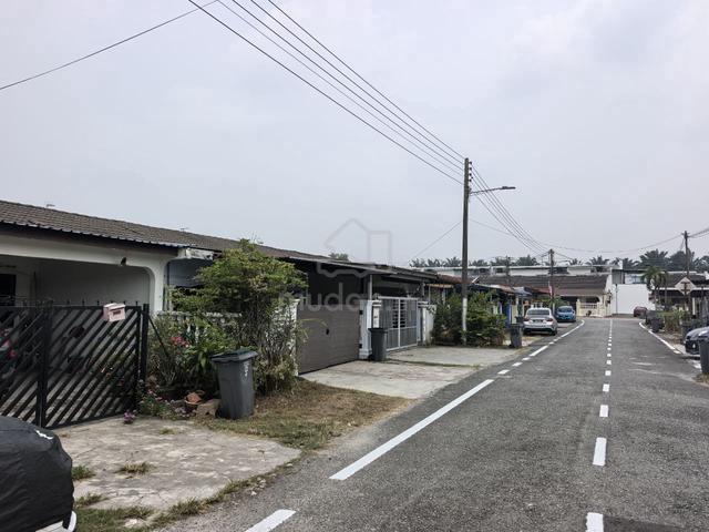 Pekan Nanas (Taman Emas Merah) Single Storey Medium Cost House 1
