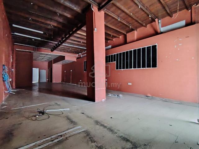 2 Adjoining 2 Storey Shophouse Chulia Street Georgetown Crowded 1