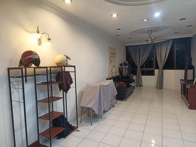 Pantai Apartment 1