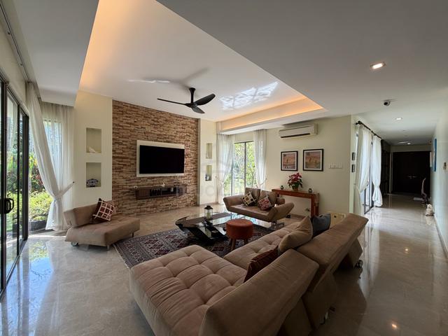 Huge Land 2 Sty Bungalow Jade Hills 1