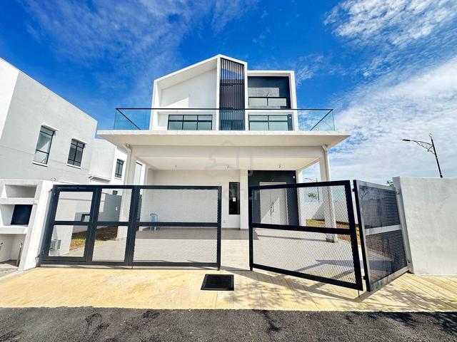 Double Storey Bungalow/Taman Akasia 1