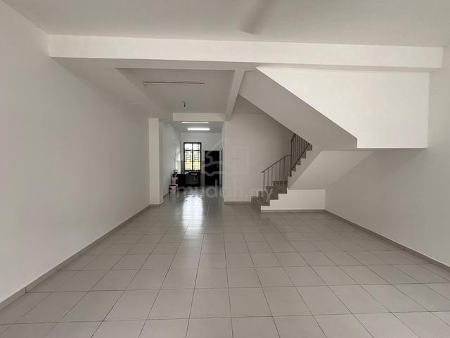 Senai Taman Scientex Utama 2.5 Storey House For Rent 1