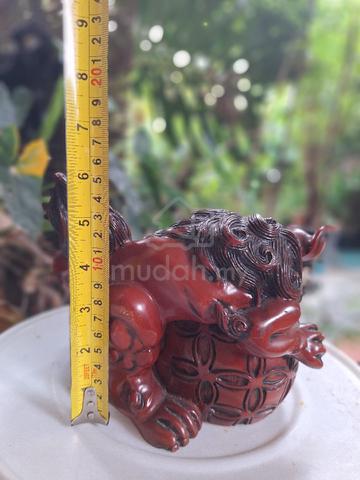 Vintage Large Red Cinnabar Resin Foo Dogs  - photo 3 of 6