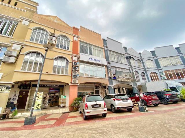 HOT LOCATIONš„ 3 Storey Shoplot Plaza Jelutong Bukit Jelutong TENANTED 1
