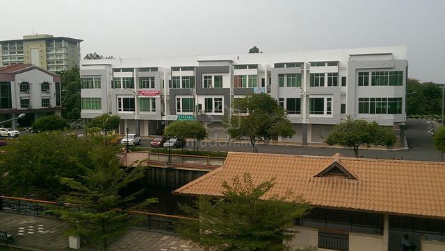 3 Storey Commercial Shoplot 1