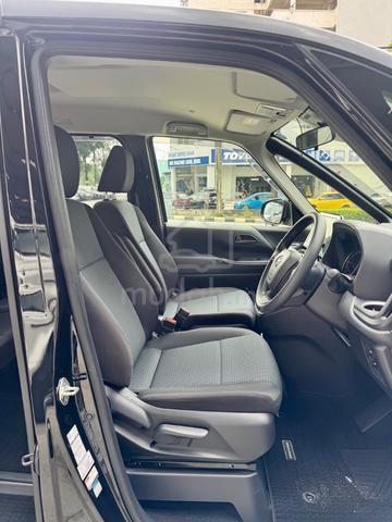 2023 Toyota NOAH 2.0 X 8S 1PD Push Start - 5