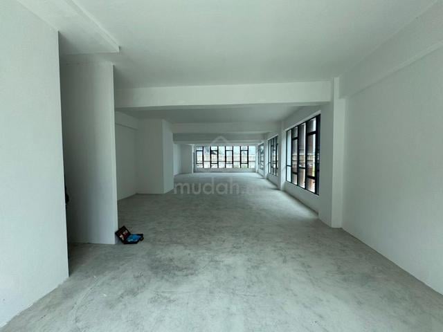 Westfield Points 3 Storey Corner Commercial For Rent 1