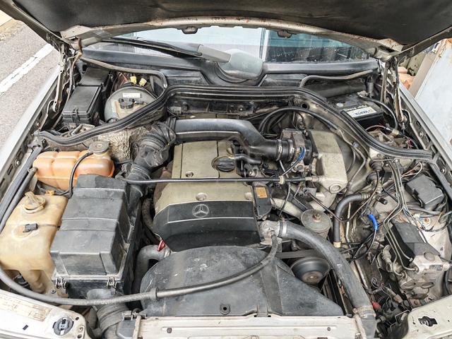 Original Masterpiece Mercedes Benz W124 E220 - 3