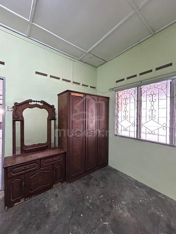 Single Storey Terrace house/Jalan Emas 2/Ulu Tiram/Low deposit/near hi 5