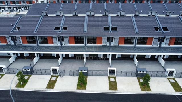 New VP with EV plug. Double Storey linkhouse Casira 3 Sime Darby 4