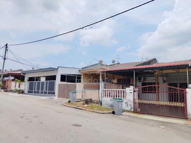 Single Storey House For Rent At Taman Layang-Layang In Rahang 1