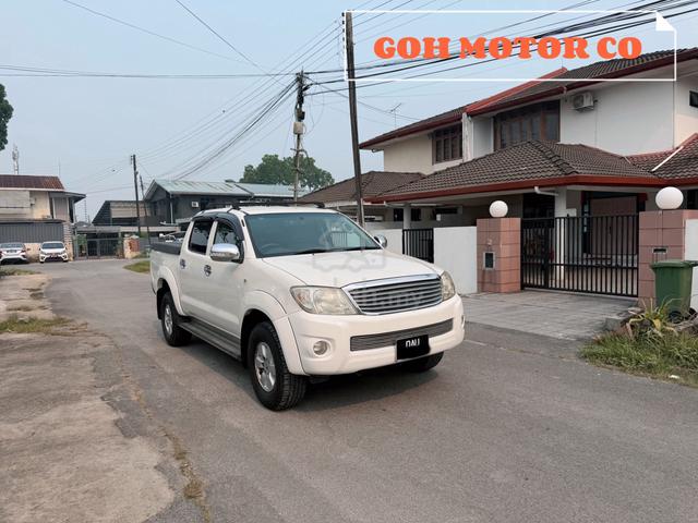 2010 Toyota HILUX 2.5 G FACELIFT (A) - 1