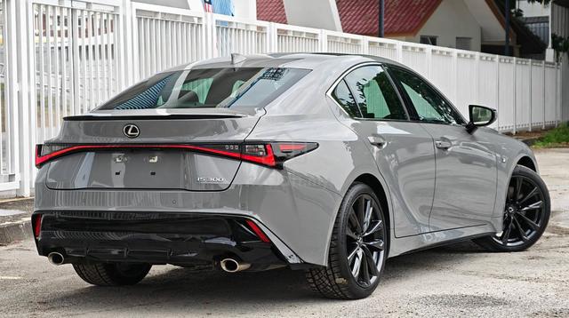 2023 Lexus IS300 2.0 F-SPORT ( RARE COLOUR ) - 2