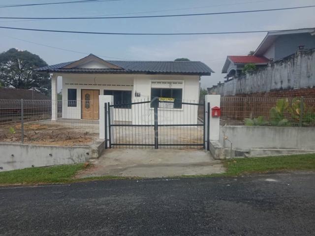 Rumah Banglo Kg Sahari Simpang Renggam, Kluang 1