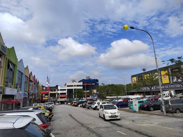 Shah Alam Seksyen 9 shop high traffic near school plaza bank st rosyam 1