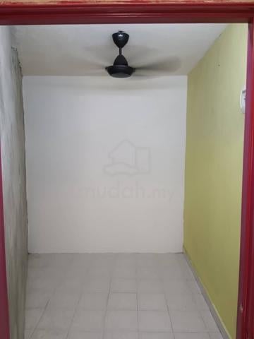 Room for rent at Taman Sri Muda, Shah Alam, Selangor 1